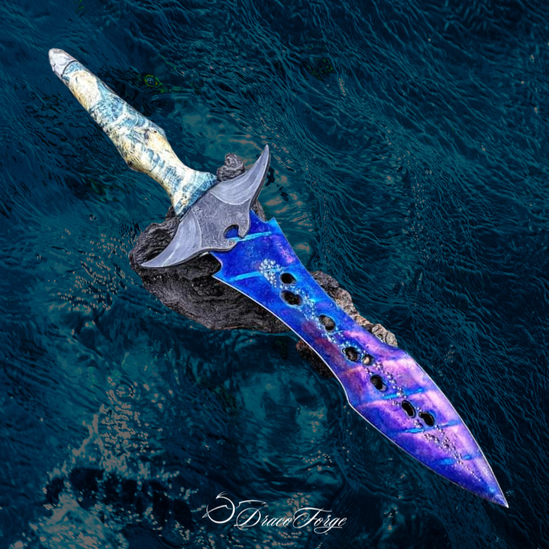 Dague Manta fantastique thème marin avec ajourages et colorations par Dracoforge
