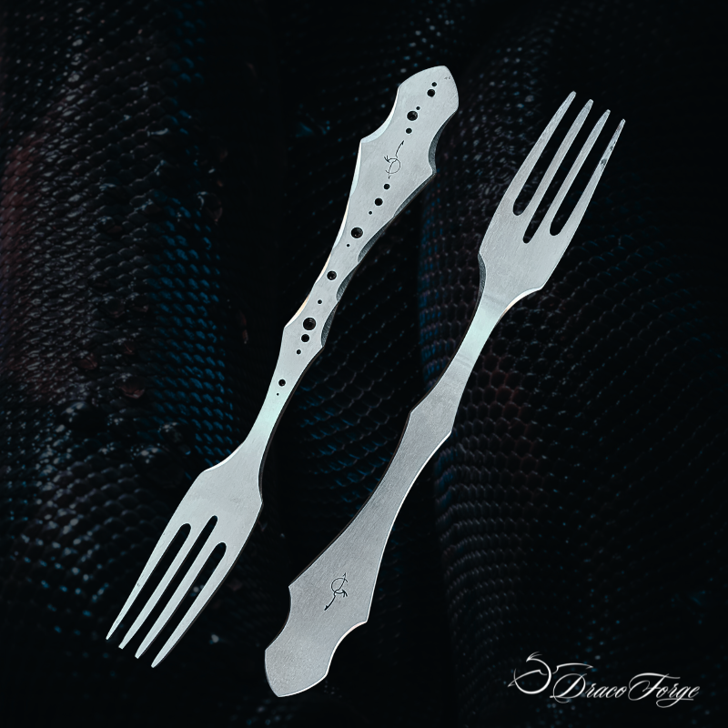 Fourchette ergonomique design Dracoforge Deux fourchettes ergonomiques et design original par Dracoforge