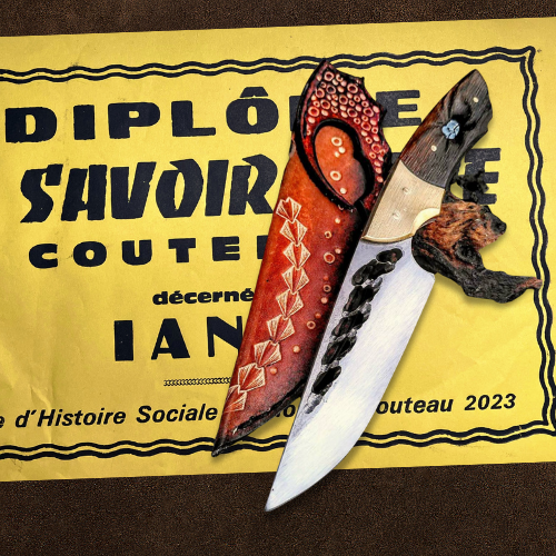 couteau de chasse par Dracoforge sur la feuille du salon normand de l'artisanat coutelier de Rouen 2023