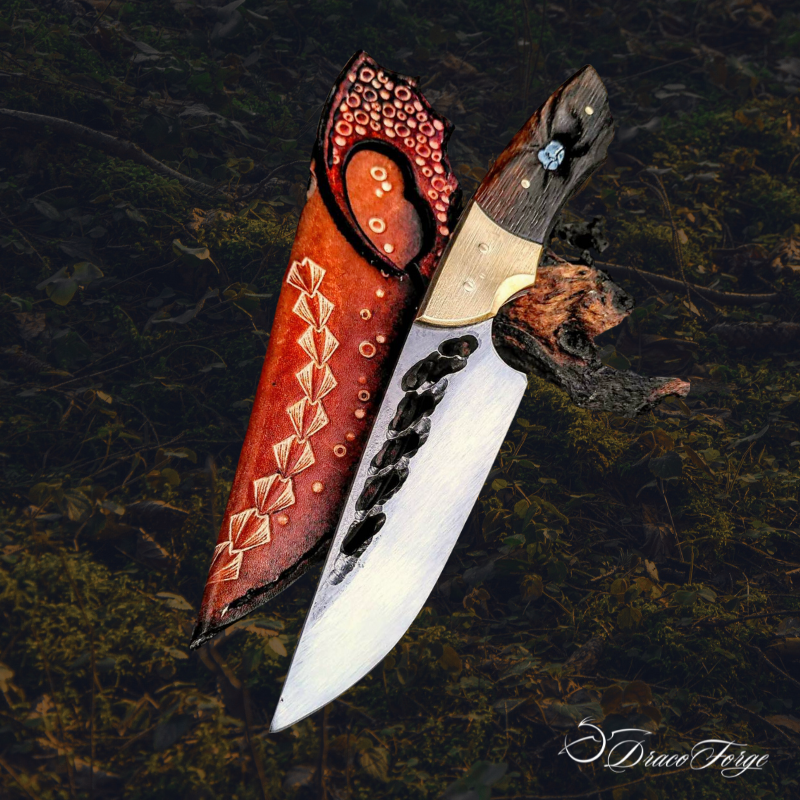 Couteau fixe de chasse ajouré en dentelle d'acier et chêne Morta par Dracoforge couteaux fixe de chasse ajourage dentelle d'acier manche en chêne Morta et étui par Dracoforge