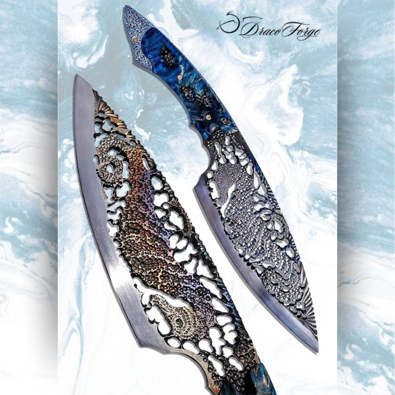Couteau fixe d'exception ajouré et coloré motif hippocampe modèle Monarque Océanique par Dracoforge