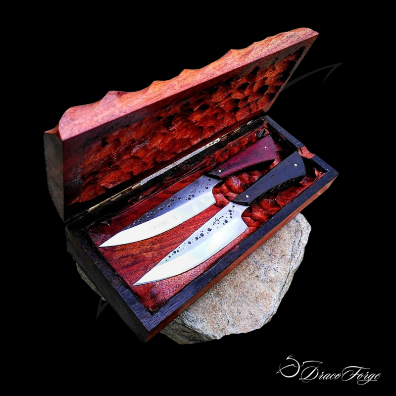 Coffret de deux couteaux de table artisanaux bois Dracoforge