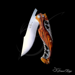 Petit couteau pliant custom artisanal manche ajouré hêtre échauffé Dracoforge