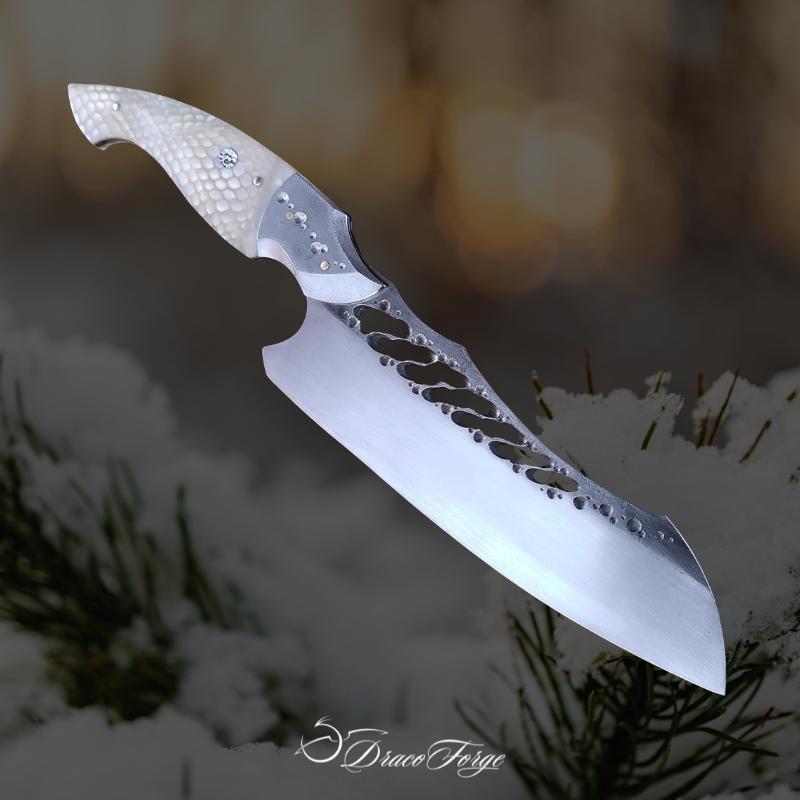 Megaptera 8 couteau de cuisine artisanal design juma blanc ajourages organiques en acier inoxydable par Dracoforge