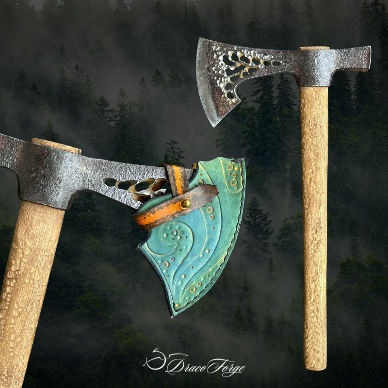 Petite hache bois artisanale design elfique organique ajourée dentelle d'acier Dracoforge Petite hache bois artisanale design elfique organique ajourée dentelle d'acier avec étui cuir Dracoforge