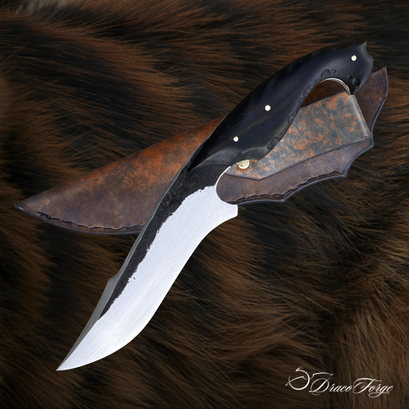 Couteau de chasse artisanal carbone 80CRV2 ébène du Gabon Dracoforge Couteau de chasse artisanal carbone brut de forge ébène du Gabon étui cuir inclus par Dracoforge