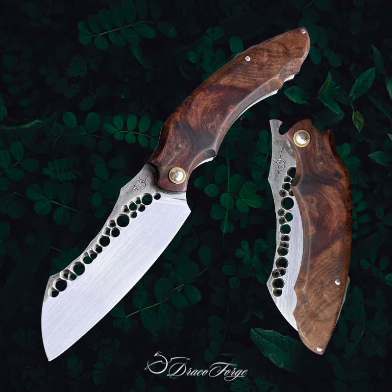 Dragon Scale 12 couteau pliable piémontais artisanal inox ajourages circulaires pistachier Dracoforge Dragon Scale 12 couteau pliable piémontais artisanal inox ajourages circulaires pistachier Dracoforge