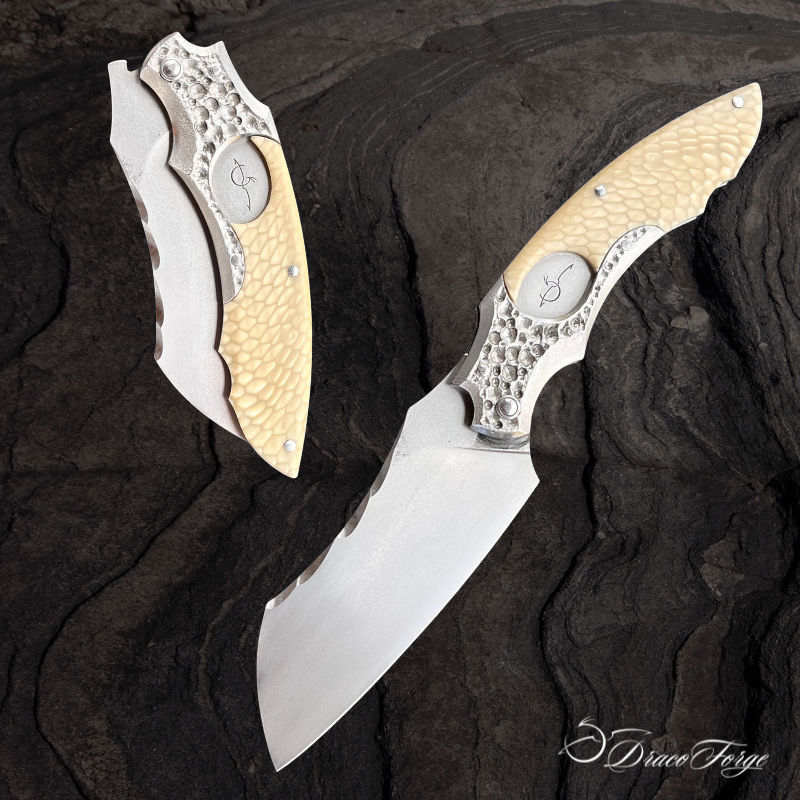 Dragon Scale 9 couteau pliant piémontais artisanal inox inspiration dragon blanc Dracoforge Dragon Scale 9 couteau pliant piémontais artisanal inox inspiration dragon blanc Dracoforge