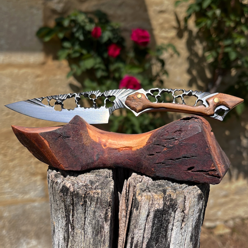 Masaï-Mara premier couteau d'art artisanal ajouré dentelle d'acier Dracoforge